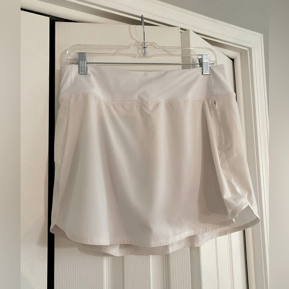 Outdoor Voices White Tennis or Golf Skort Size XL. New w/o Tags